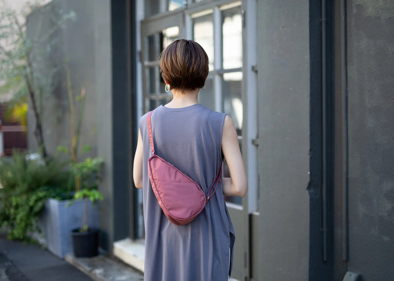 HEALTHY BACK BAG Recycled nylon sling